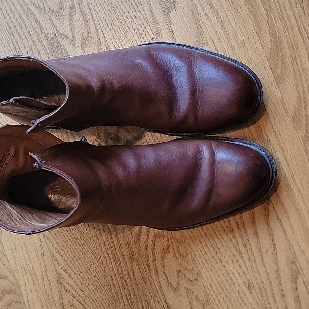 Frye Chris inside zip 9.5